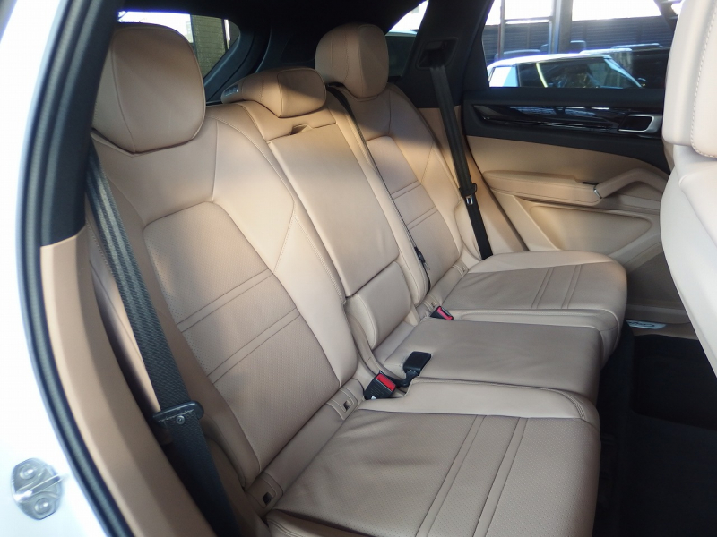 ポルシェ&nbsp;カイエン&nbsp;2019yモデル　正規ディーラー車　右ハンドル&nbsp;中古車