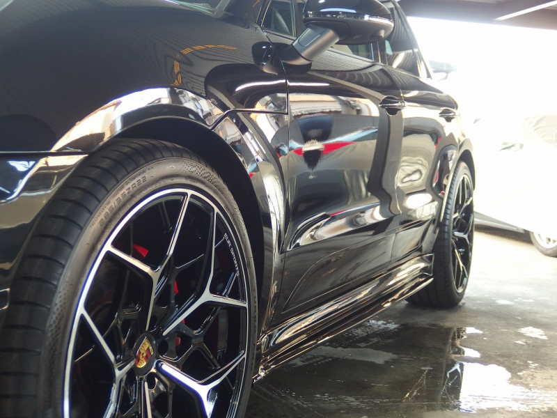 ポルシェ&nbsp;マカン&nbsp;ターボ　2016yモデル　正規ディーラー車　右ハンドル　EUR-GTエアロ　ES22インチアルミホイール　ESローダウンサス&nbsp;中古車