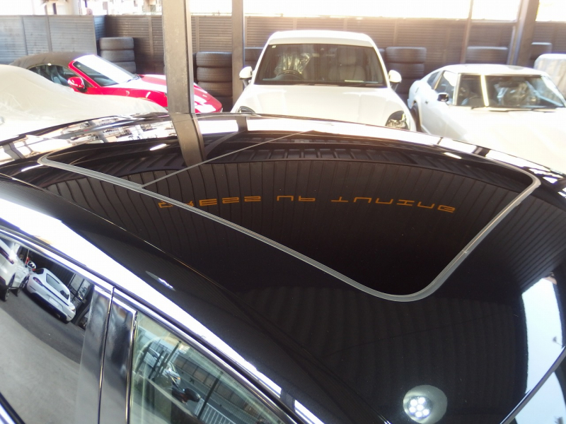 ポルシェ&nbsp;マカン&nbsp;ターボ　2016yモデル　正規ディーラー車　右ハンドル　EUR-GTエアロ　ES22インチアルミホイール　ESローダウンサス&nbsp;中古車