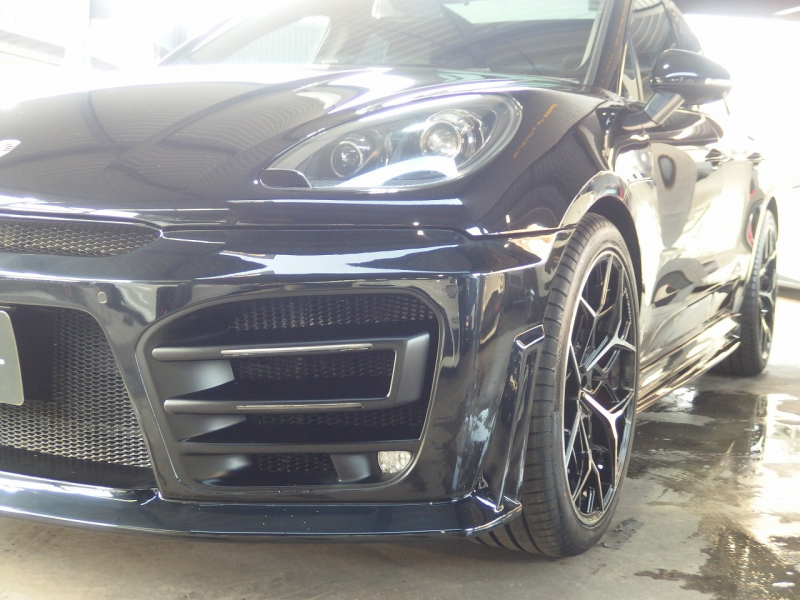 ポルシェ&nbsp;マカン&nbsp;ターボ　2016yモデル　正規ディーラー車　右ハンドル　EUR-GTエアロ　ES22インチアルミホイール　ESローダウンサス&nbsp;中古車