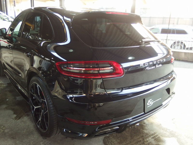 ポルシェ&nbsp;マカン&nbsp;ターボ　2016yモデル　正規ディーラー車　右ハンドル　EUR-GTエアロ　ES22インチアルミホイール　ESローダウンサス&nbsp;中古車