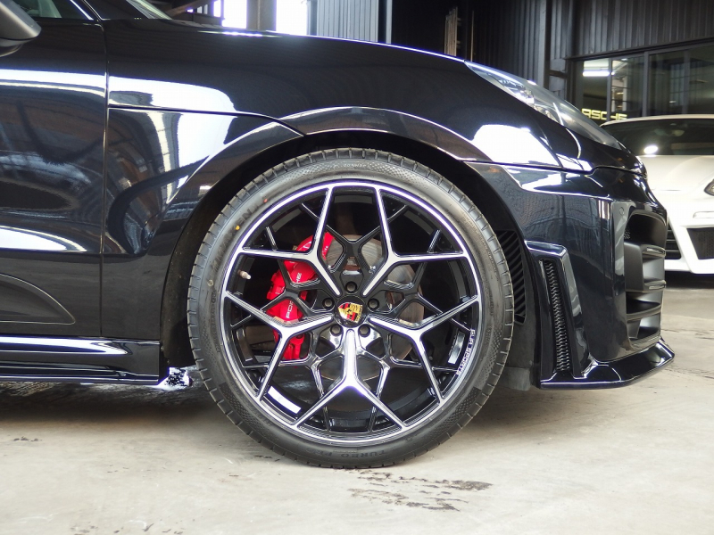 ポルシェ&nbsp;マカン&nbsp;ターボ　2016yモデル　正規ディーラー車　右ハンドル　EUR-GTエアロ　ES22インチアルミホイール　ESローダウンサス&nbsp;中古車