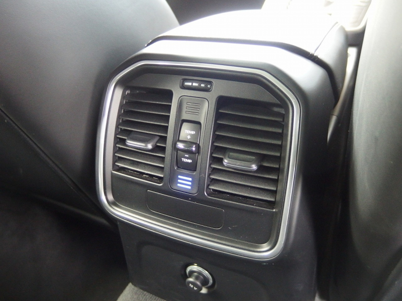 ポルシェ&nbsp;マカン&nbsp;ターボ　2016yモデル　正規ディーラー車　右ハンドル　EUR-GTエアロ　ES22インチアルミホイール　ESローダウンサス&nbsp;中古車