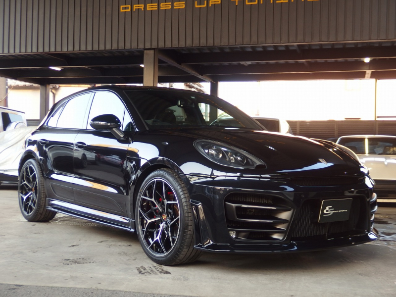 ポルシェ&nbsp;マカン&nbsp;ターボ　2016yモデル　正規ディーラー車　右ハンドル　EUR-GTエアロ　ES22インチアルミホイール　ESローダウンサス&nbsp;中古車