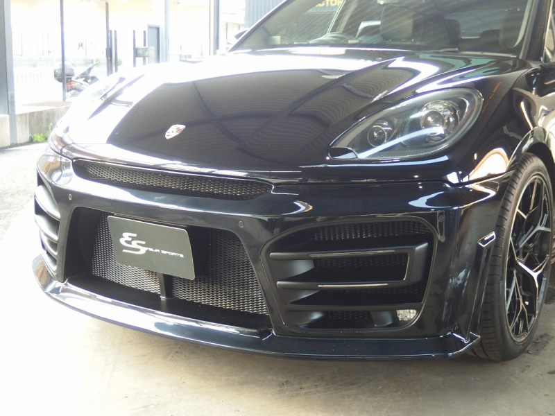 ポルシェ&nbsp;マカン&nbsp;ターボ　2016yモデル　正規ディーラー車　右ハンドル　EUR-GTエアロ　ES22インチアルミホイール　ESローダウンサス&nbsp;中古車