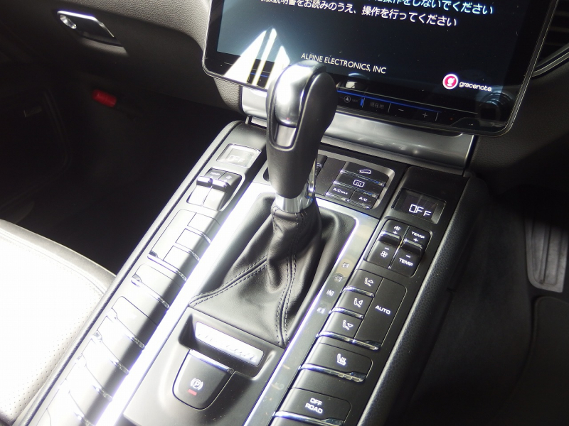 ポルシェ&nbsp;マカン&nbsp;ターボ　2016yモデル　正規ディーラー車　右ハンドル　EUR-GTエアロ　ES22インチアルミホイール　ESローダウンサス&nbsp;中古車