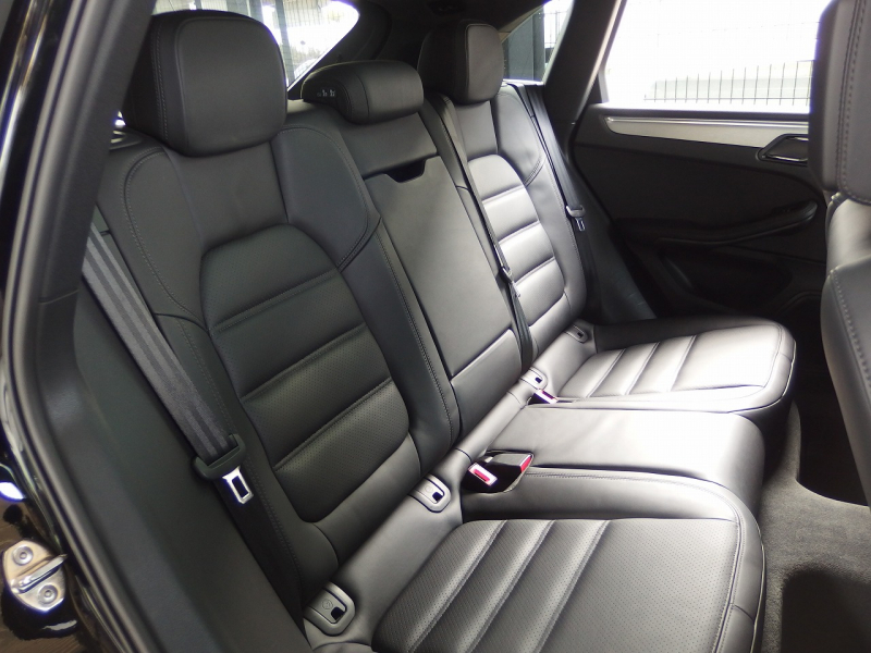 ポルシェ&nbsp;マカン&nbsp;ターボ　2016yモデル　正規ディーラー車　右ハンドル　EUR-GTエアロ　ES22インチアルミホイール　ESローダウンサス&nbsp;中古車