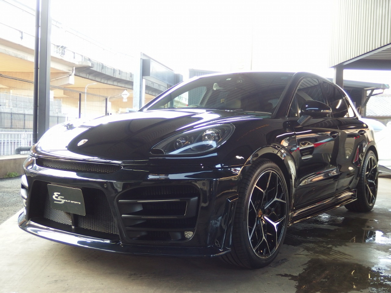 ポルシェ&nbsp;マカン&nbsp;ターボ　2016yモデル　正規ディーラー車　右ハンドル　EUR-GTエアロ　ES22インチアルミホイール　ESローダウンサス&nbsp;中古車