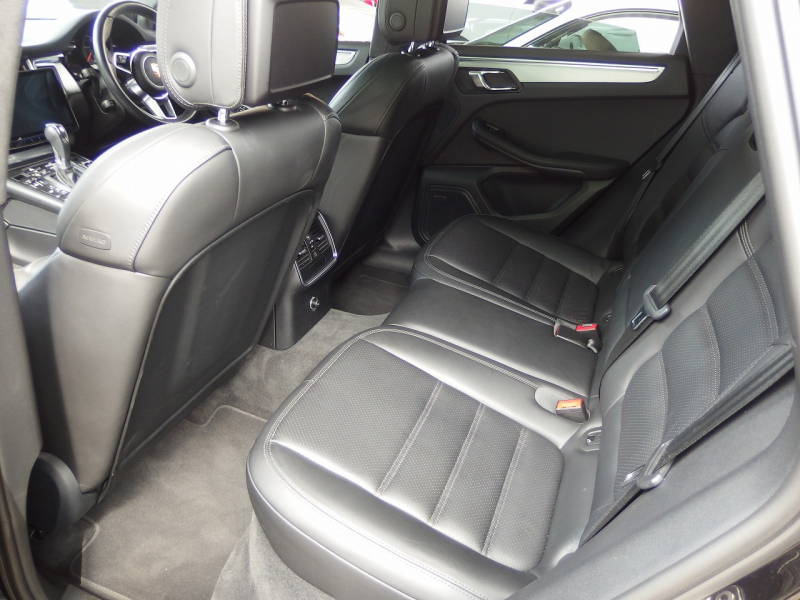 ポルシェ&nbsp;マカン&nbsp;ターボ　2016yモデル　正規ディーラー車　右ハンドル　EUR-GTエアロ　ES22インチアルミホイール　ESローダウンサス&nbsp;中古車