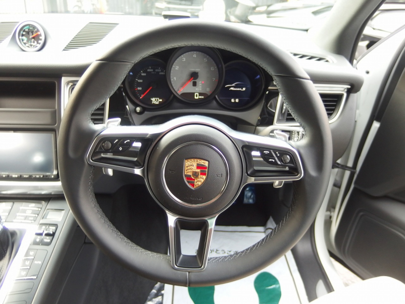 ポルシェ&nbsp;マカン&nbsp;S　正規ディーラー車　右ハンドル&nbsp;中古車