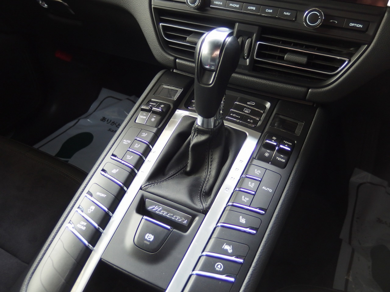 ポルシェ&nbsp;マカン&nbsp;S　正規ディーラー車　右ハンドル&nbsp;中古車