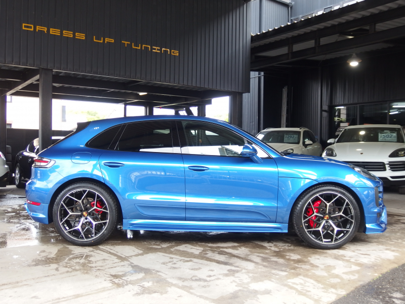 ポルシェ&nbsp;マカン&nbsp;S　PDK 　正規ディーラー車　右ハンドル　EUR-GTエアロキット　ES22インチアルミホイール　ESダウンサス&nbsp;中古車