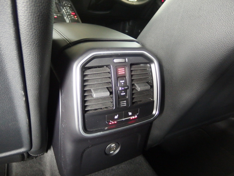 ポルシェ&nbsp;マカン&nbsp;S　正規ディーラー車　右ハンドル&nbsp;中古車