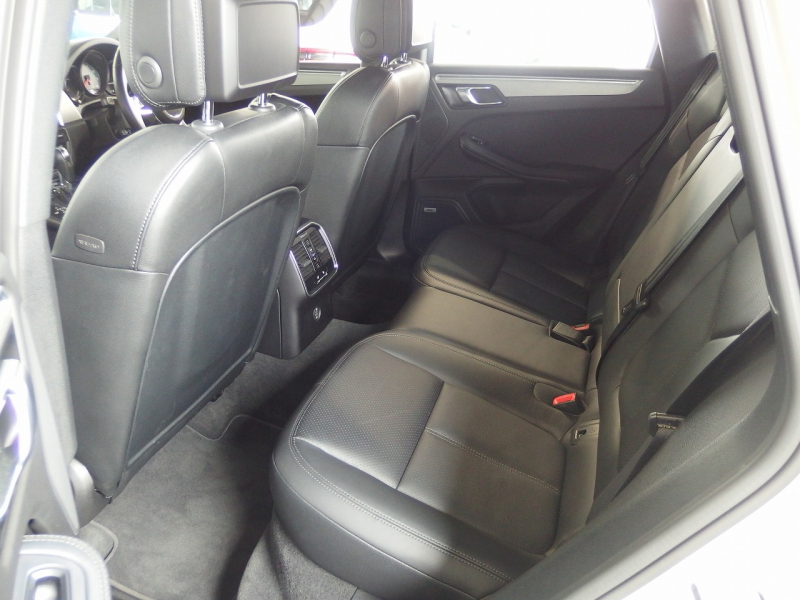 ポルシェ&nbsp;マカン&nbsp;S　正規ディーラー車　右ハンドル&nbsp;中古車