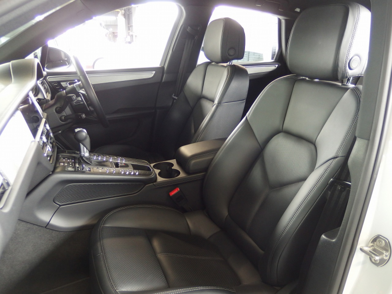 ポルシェ&nbsp;マカン&nbsp;S　正規ディーラー車　右ハンドル&nbsp;中古車