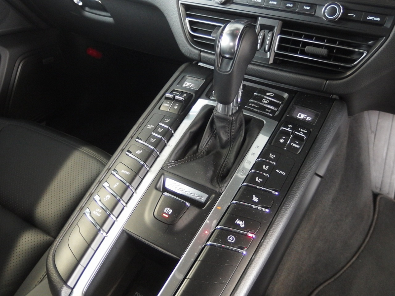 ポルシェ&nbsp;マカン&nbsp;S　正規ディーラー車　右ハンドル&nbsp;中古車