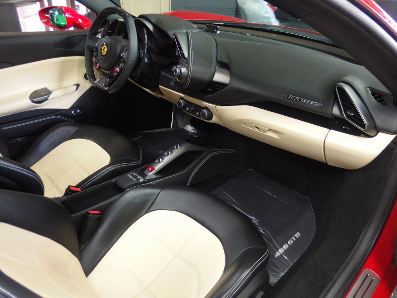 フェラーリ&nbsp;488GTB&nbsp;正規ディーラー車　左ハンドル　&nbsp;中古車