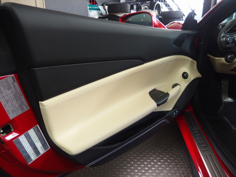 フェラーリ&nbsp;488GTB&nbsp;正規ディーラー車　左ハンドル　&nbsp;中古車