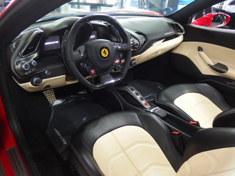 フェラーリ&nbsp;488GTB&nbsp;正規ディーラー車　左ハンドル　&nbsp;中古車