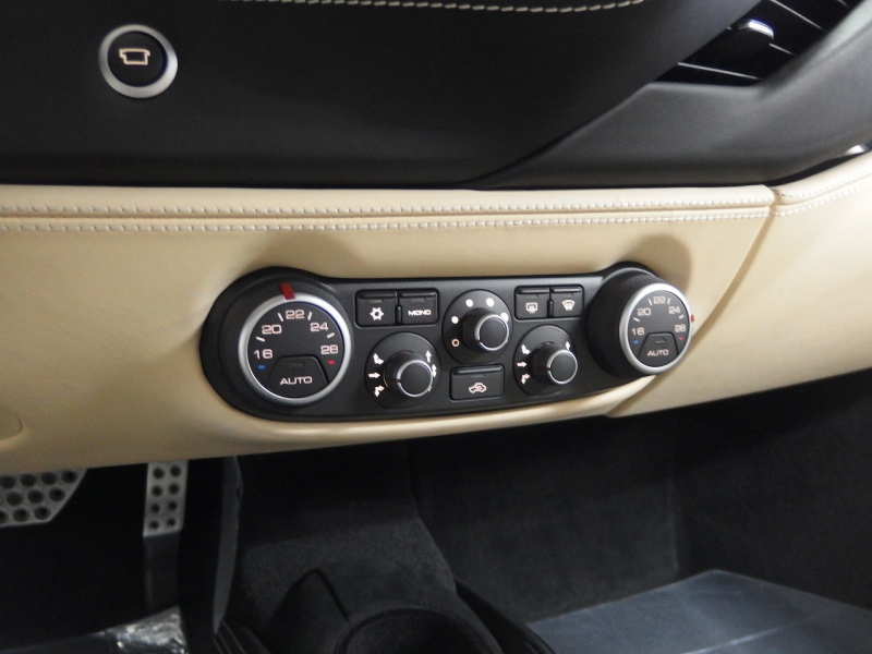 フェラーリ&nbsp;488GTB&nbsp;正規ディーラー車　左ハンドル　&nbsp;中古車