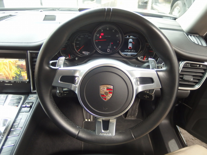 ポルシェ&nbsp;パナメーラ&nbsp;正規ディーラー車　右ハンドル　PDK　EUR-GTエアロ　ES22インチアルミホイール　ESダウンサス　&nbsp;中古車