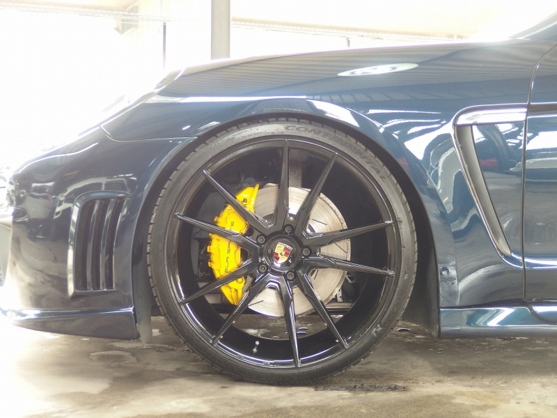 ポルシェ&nbsp;パナメーラ&nbsp;正規ディーラー車　右ハンドル　PDK　EUR-GTエアロ　ES22インチアルミホイール　ESダウンサス　&nbsp;中古車
