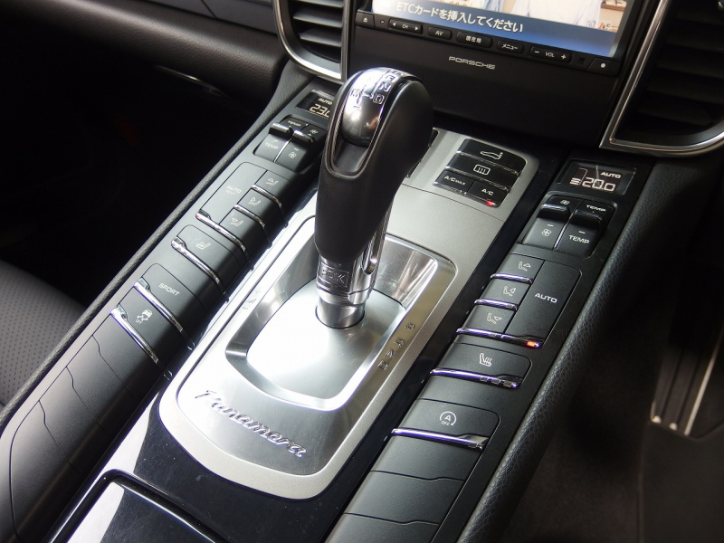 ポルシェ&nbsp;パナメーラ&nbsp;正規ディーラー車　右ハンドル　PDK　EUR-GTエアロ　ES22インチアルミホイール　ESダウンサス　&nbsp;中古車