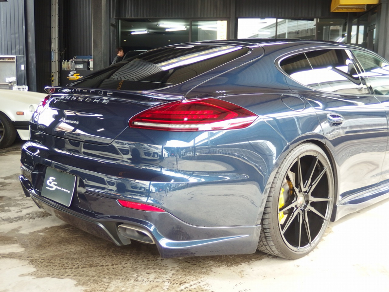 ポルシェ&nbsp;パナメーラ&nbsp;正規ディーラー車　右ハンドル　PDK　EUR-GTエアロ　ES22インチアルミホイール　ESダウンサス　&nbsp;中古車