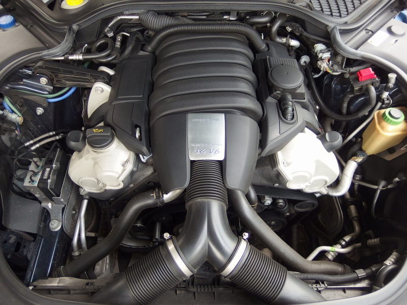 ポルシェ&nbsp;パナメーラ&nbsp;正規ディーラー車　右ハンドル　PDK　EUR-GTエアロ　ES22インチアルミホイール　ESダウンサス　&nbsp;中古車