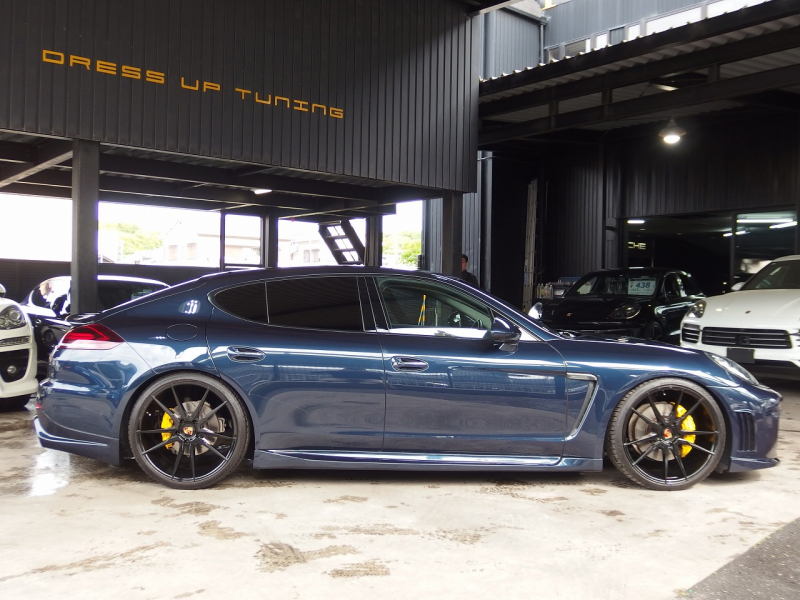 ポルシェ&nbsp;パナメーラ&nbsp;正規ディーラー車　右ハンドル　PDK　EUR-GTエアロ　ES22インチアルミホイール　ESダウンサス　&nbsp;中古車