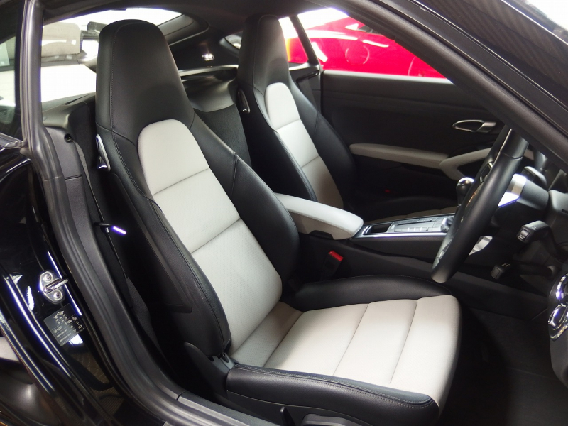 ポルシェ&nbsp;718 ケイマン&nbsp;6MT　正規ディーラー車　右ハンドル　EUR-GTRワイドボディ&nbsp;中古車