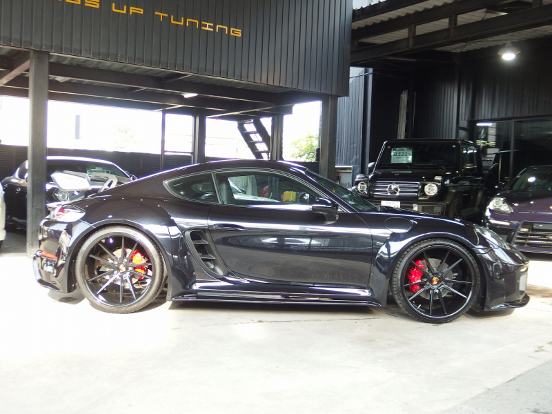 ポルシェ&nbsp;718 ケイマン&nbsp;6MT　正規ディーラー車　右ハンドル　EUR-GTRワイドボディ&nbsp;中古車