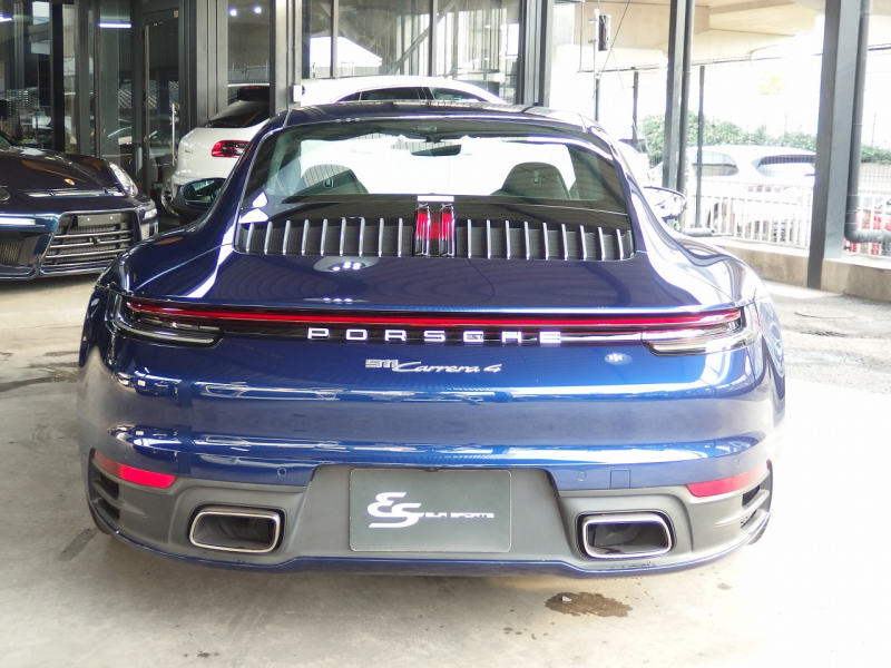 ポルシェ&nbsp;911(Type992)&nbsp;カレラ4　PDK　スポーツクロノ　レザーインテリア　シートヒーター&nbsp;中古車