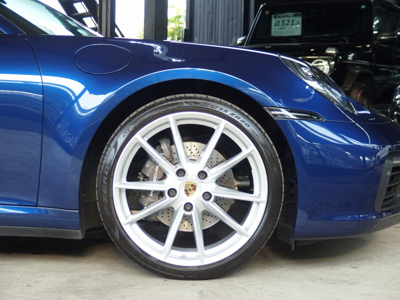 ポルシェ&nbsp;911(Type992)&nbsp;カレラ4　PDK　スポーツクロノ　レザーインテリア　シートヒーター&nbsp;中古車