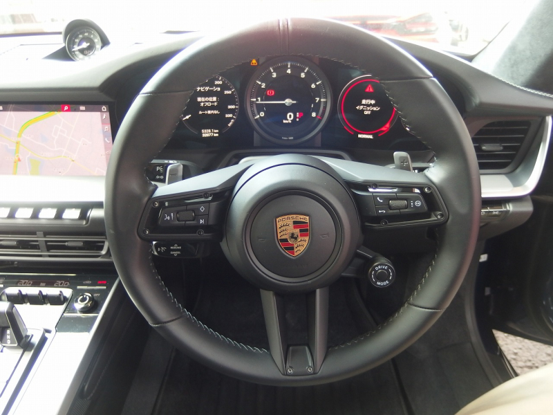 ポルシェ&nbsp;911(Type992)&nbsp;カレラ4　PDK　スポーツクロノ　レザーインテリア　シートヒーター&nbsp;中古車