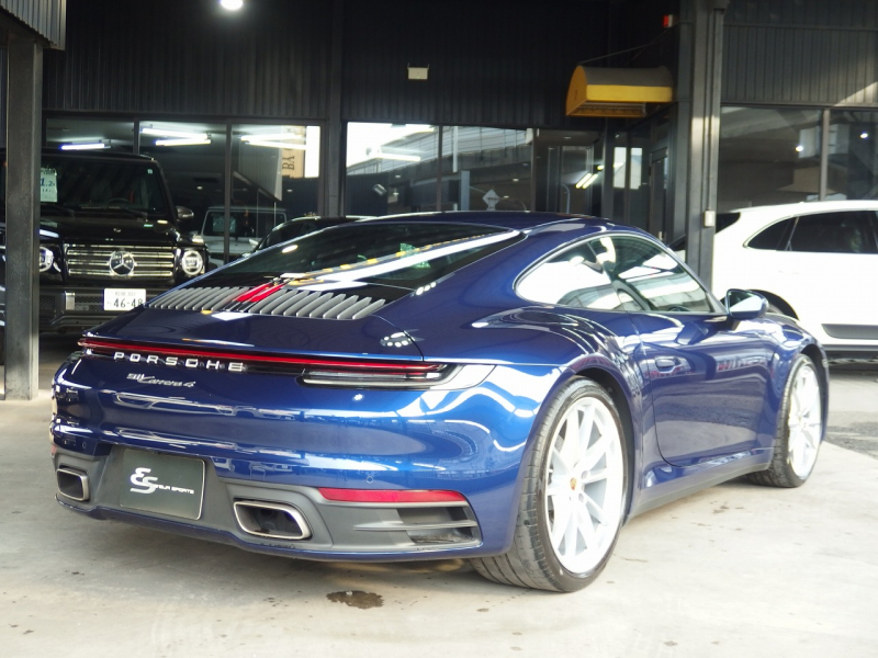 ポルシェ&nbsp;911(Type992)&nbsp;カレラ4　PDK　スポーツクロノ　レザーインテリア　シートヒーター&nbsp;中古車