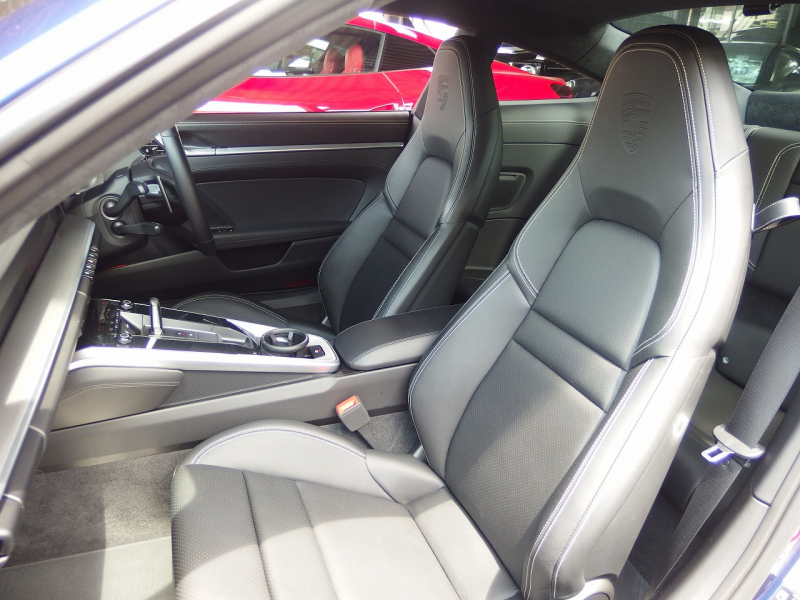 ポルシェ&nbsp;911(Type992)&nbsp;カレラ4　PDK　スポーツクロノ　レザーインテリア　シートヒーター&nbsp;中古車