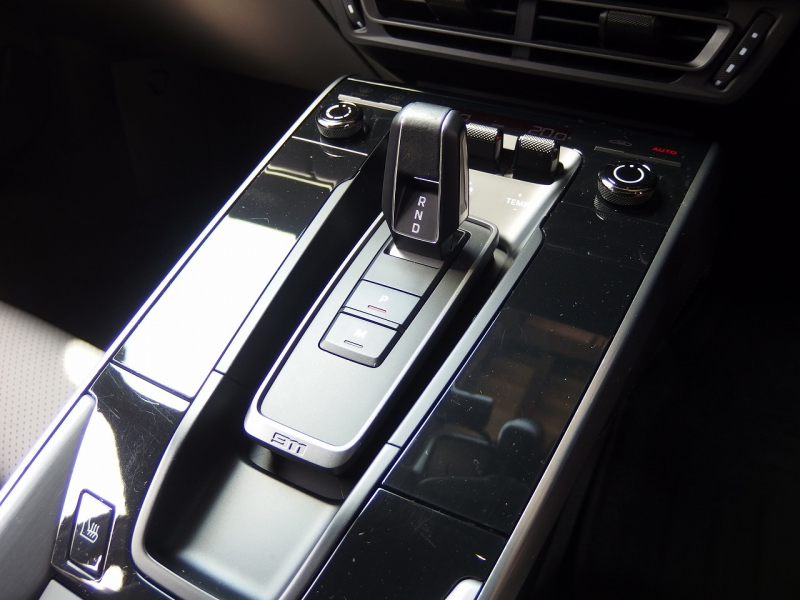ポルシェ&nbsp;911(Type992)&nbsp;カレラ4　PDK　スポーツクロノ　レザーインテリア　シートヒーター&nbsp;中古車