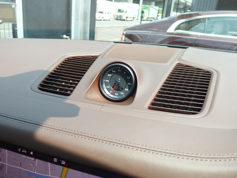 ポルシェ&nbsp;カイエンクーペ&nbsp;正規ディーラー車　スポーツクロノPKG　スポーツデザイン　パノラマサンルーフ&nbsp;中古車
