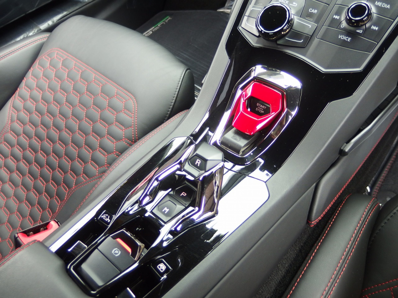 ランボルギーニ&nbsp;ウラカン&nbsp;スパイダー　LP580-2　RWD　正規ディーラー車　右ハンドル&nbsp;中古車