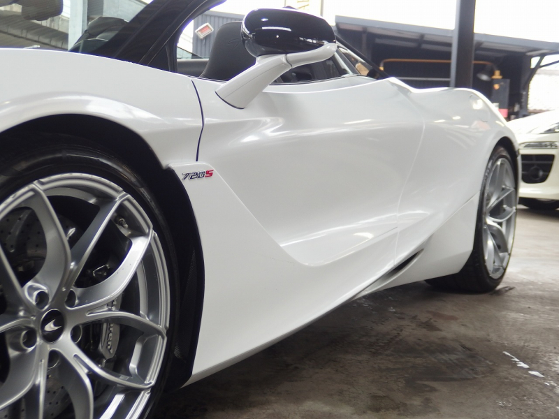 マクラーレン&nbsp;720S&nbsp;スパイダー　正規ディーラー車　左ハンドル　フロントリフトシステム&nbsp;中古車