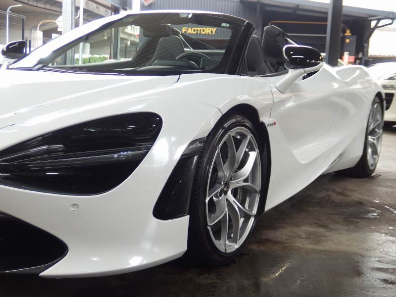 マクラーレン&nbsp;720S&nbsp;スパイダー　正規ディーラー車　左ハンドル　フロントリフトシステム&nbsp;中古車