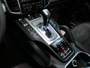 ポルシェ カイエン ２０１３年モデル  ポルシェ カイエンＧＴＳ 中古車