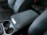 ポルシェ カイエン ２０１３年モデル  ポルシェ カイエンＧＴＳ 中古車