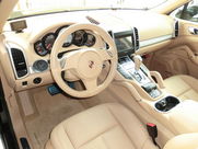 ポルシェ カイエン Sハイブリッド　パノラマサンルーフ　D車　左H 中古車