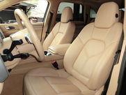 ポルシェ カイエン Sハイブリッド　パノラマサンルーフ　D車　左H 中古車