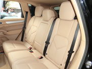 ポルシェ カイエン Sハイブリッド　パノラマサンルーフ　D車　左H 中古車