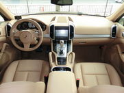 ポルシェ カイエン Sハイブリッド　パノラマサンルーフ　D車　左H 中古車