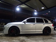 ポルシェ カイエン カイエンターボ　ディーラー車　左ハンドル 中古車