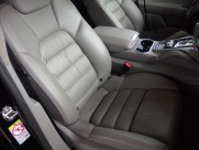 ポルシェ&nbsp;カイエン&nbsp;ターボ　EUR-GT　ディーラー車　左ハンドル　エアサス&nbsp;中古車